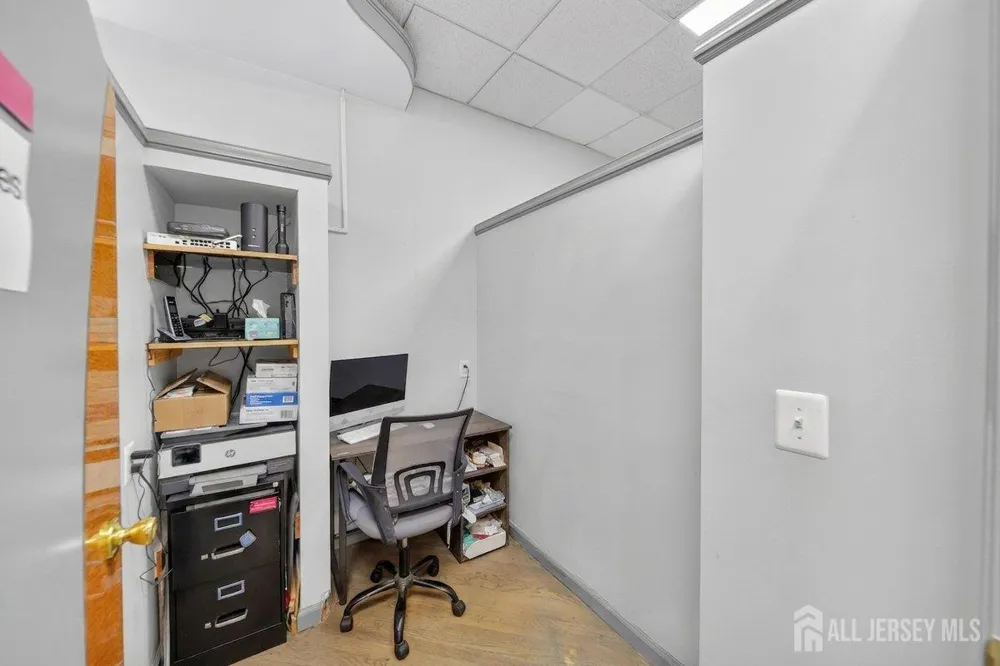 1147 Inman Avenue Edison, NJ 08820