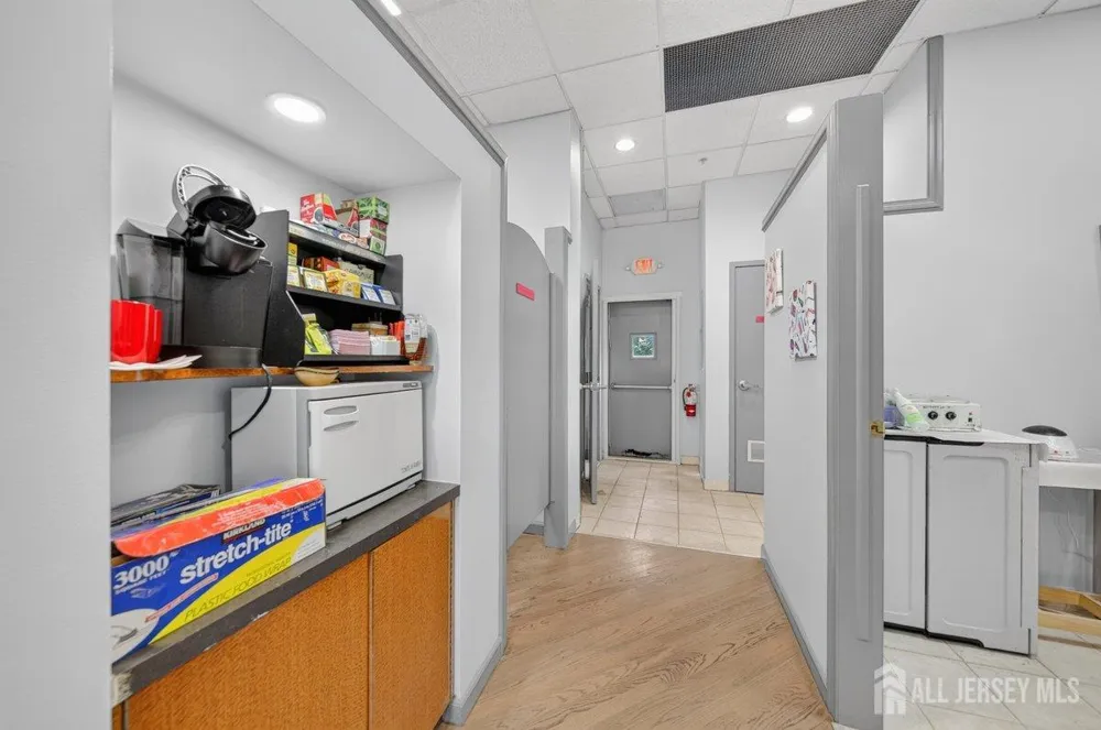 1147 Inman Avenue Edison, NJ 08820