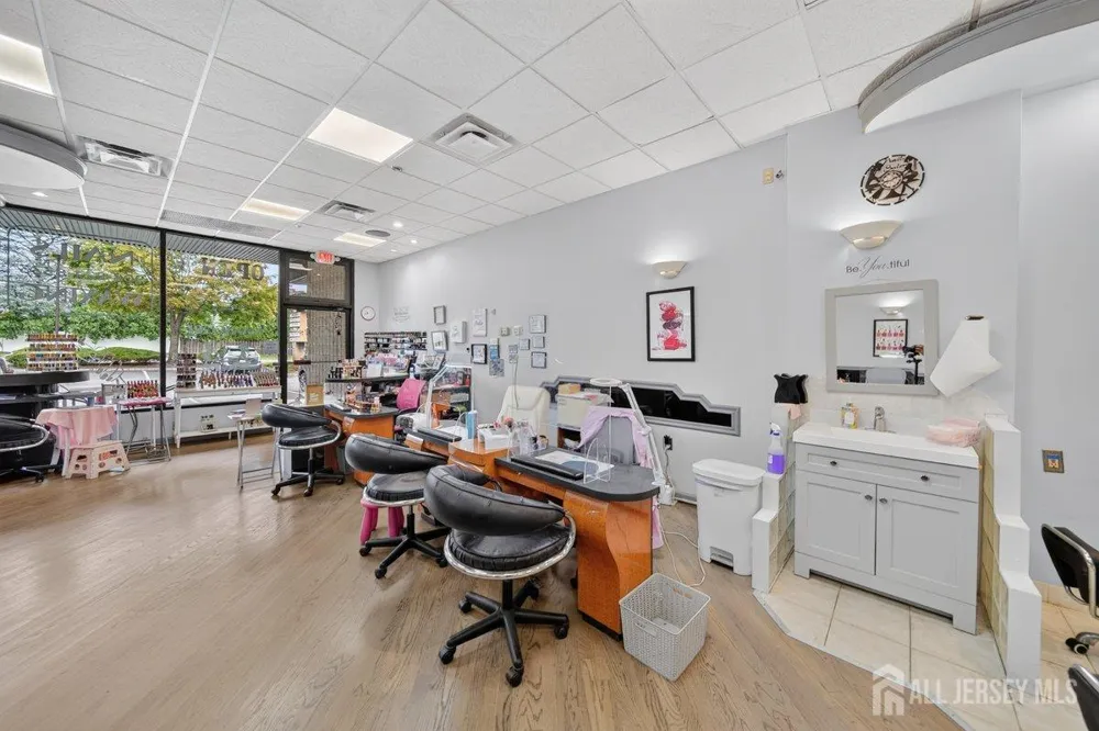 1147 Inman Avenue Edison, NJ 08820