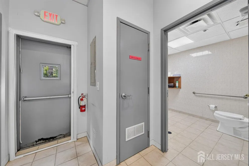 1147 Inman Avenue Edison, NJ 08820
