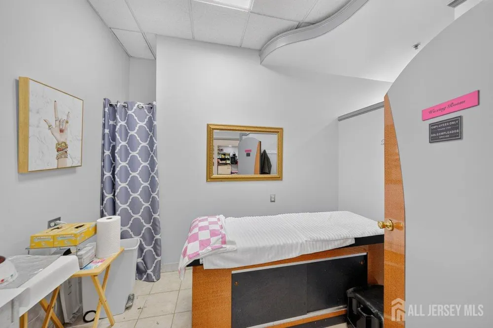 1147 Inman Avenue Edison, NJ 08820