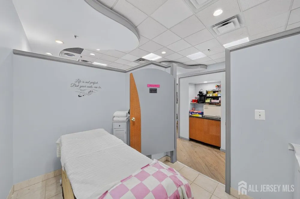 1147 Inman Avenue Edison, NJ 08820