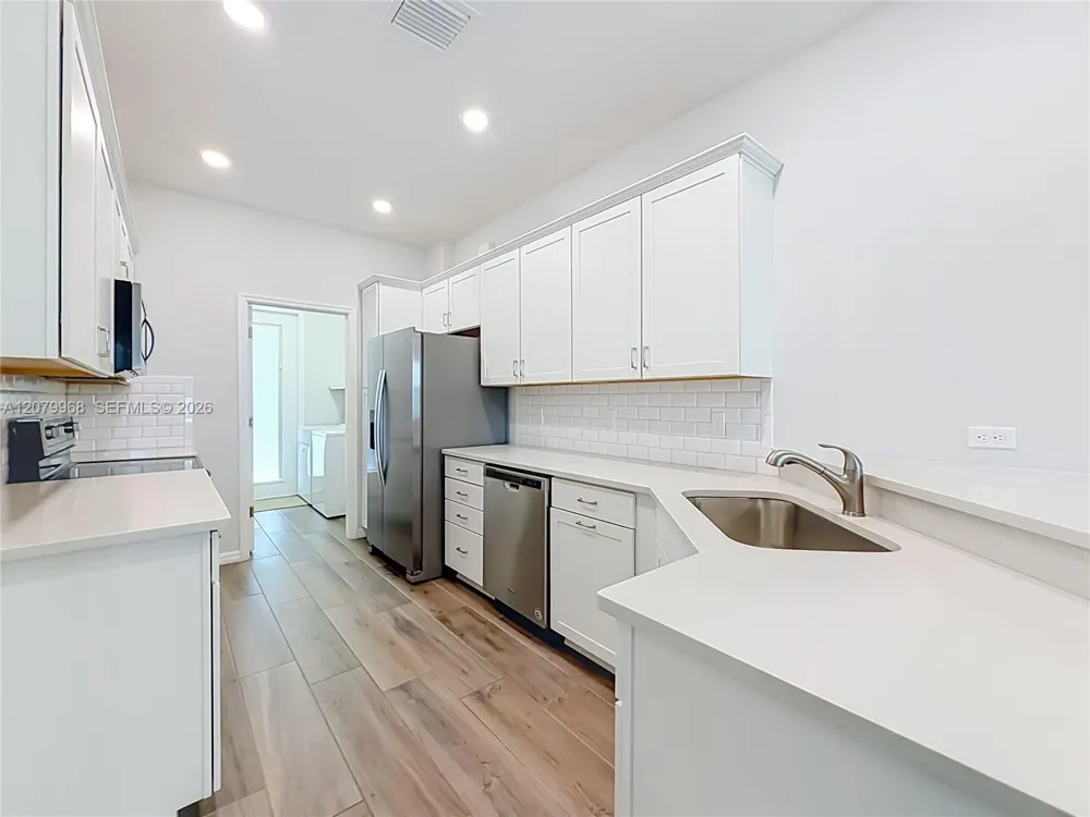 1040 Eucalyptus Dr #2 Hollywood, FL 33021