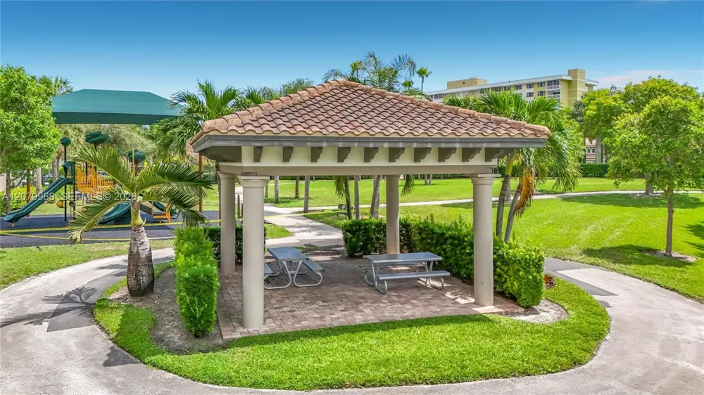 1040 Eucalyptus Dr #2 Hollywood, FL 33021
