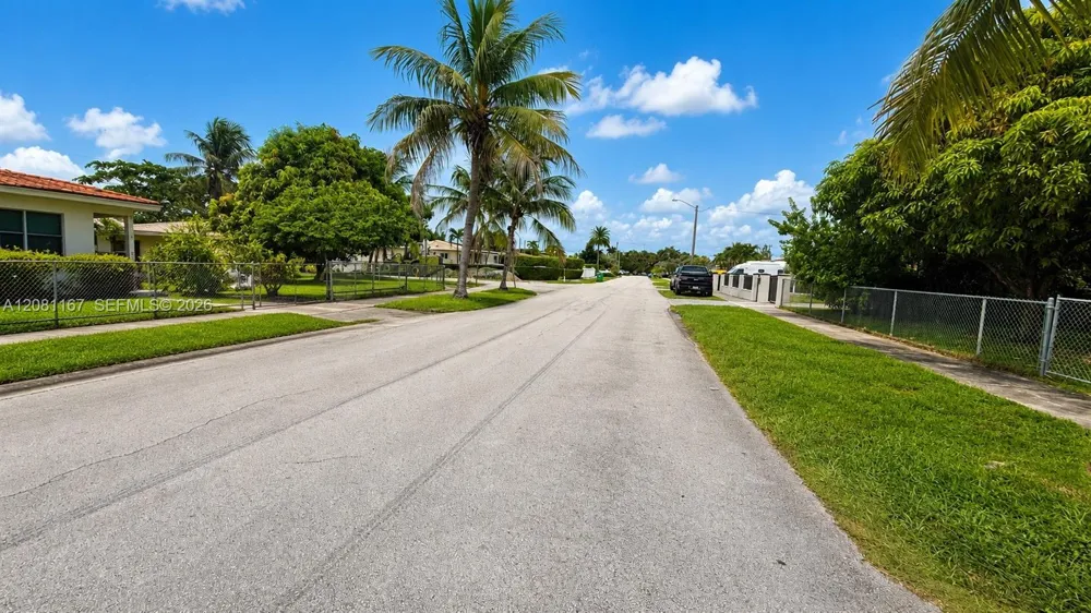 7800 SW 34th Ter Miami, FL 33155