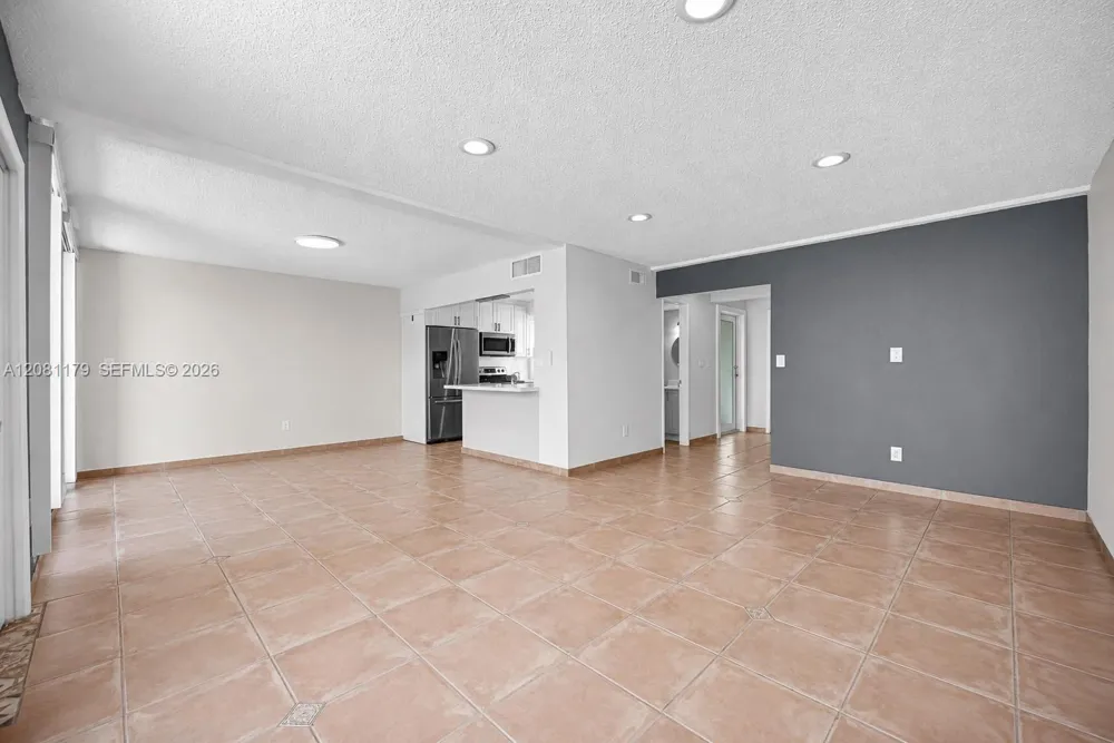 9133 Fontainebleau Blvd #5 Miami, FL 33172