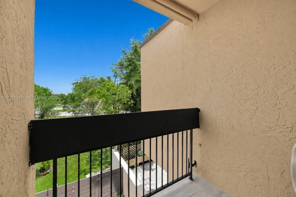 9133 Fontainebleau Blvd #5 Miami, FL 33172