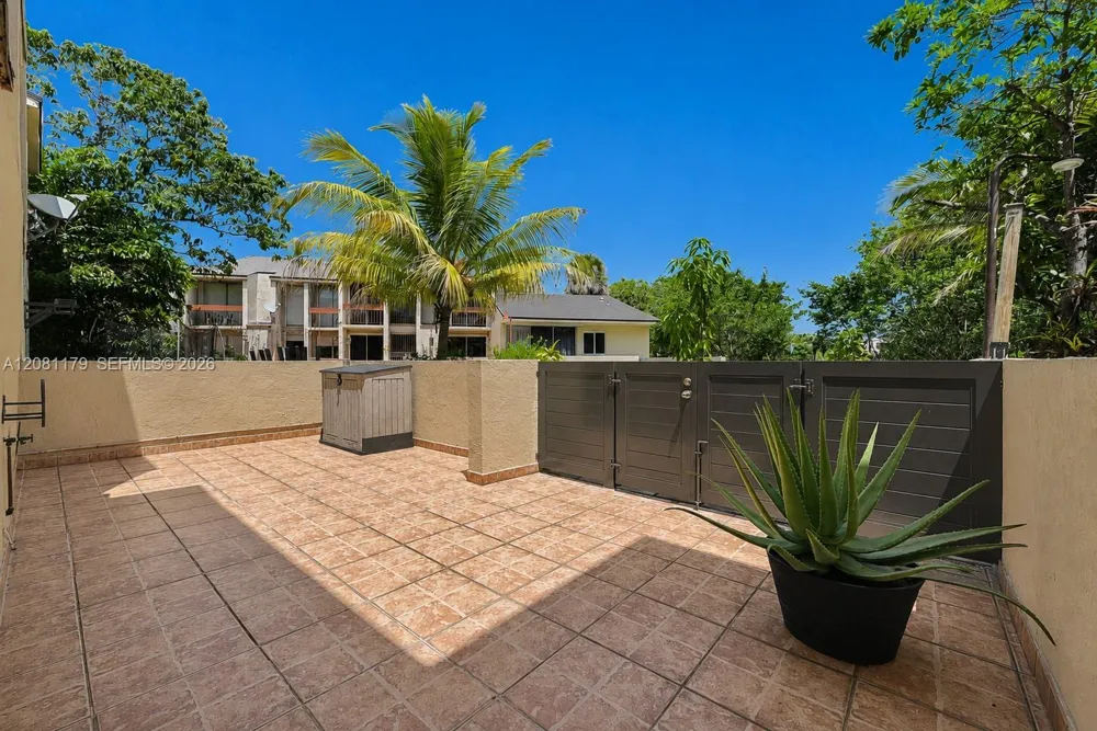 9133 Fontainebleau Blvd #5 Miami, FL 33172