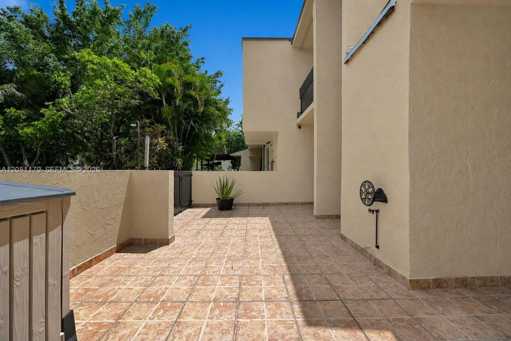 9133 Fontainebleau Blvd #5 Miami, FL 33172