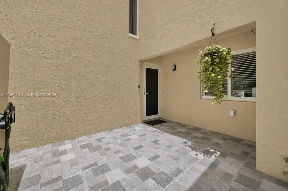 9133 Fontainebleau Blvd #5 Miami, FL 33172
