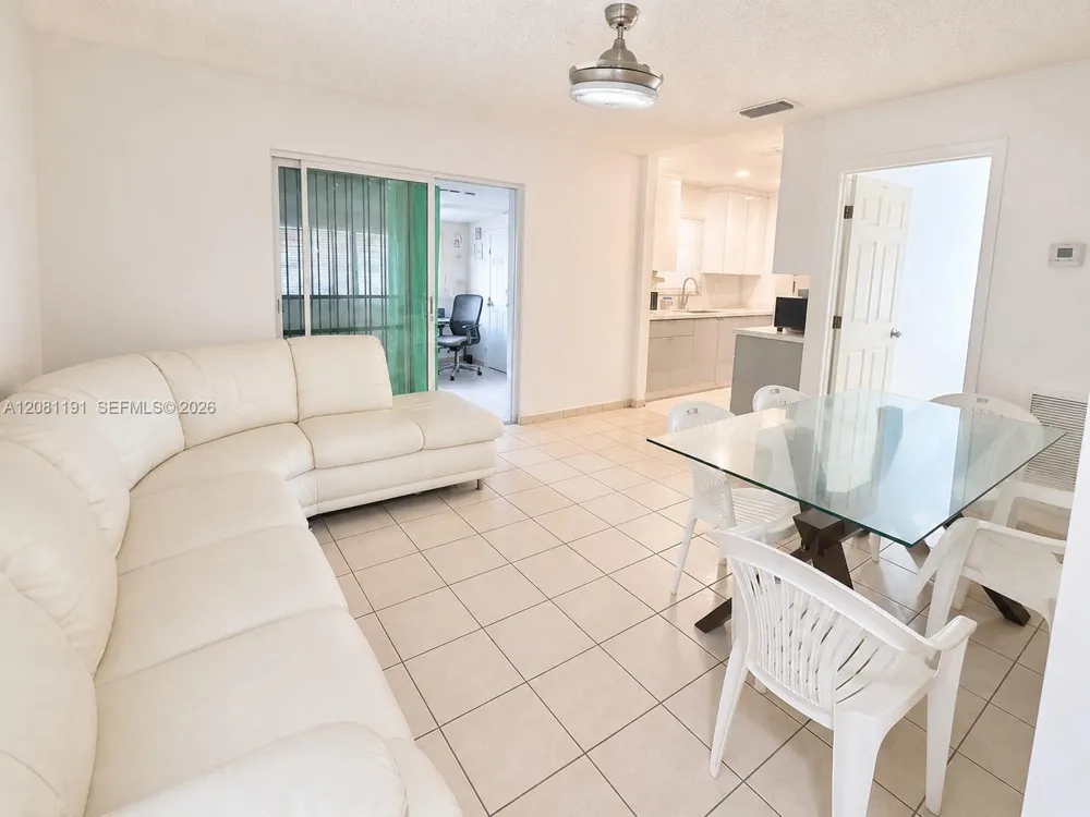 8772 SW 11th St #A Miami, FL 33174