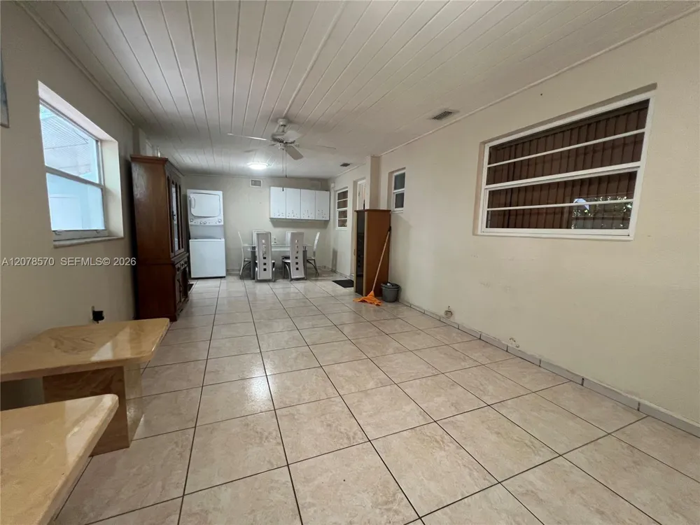 5490 W 2nd Ave Hialeah, FL 33012