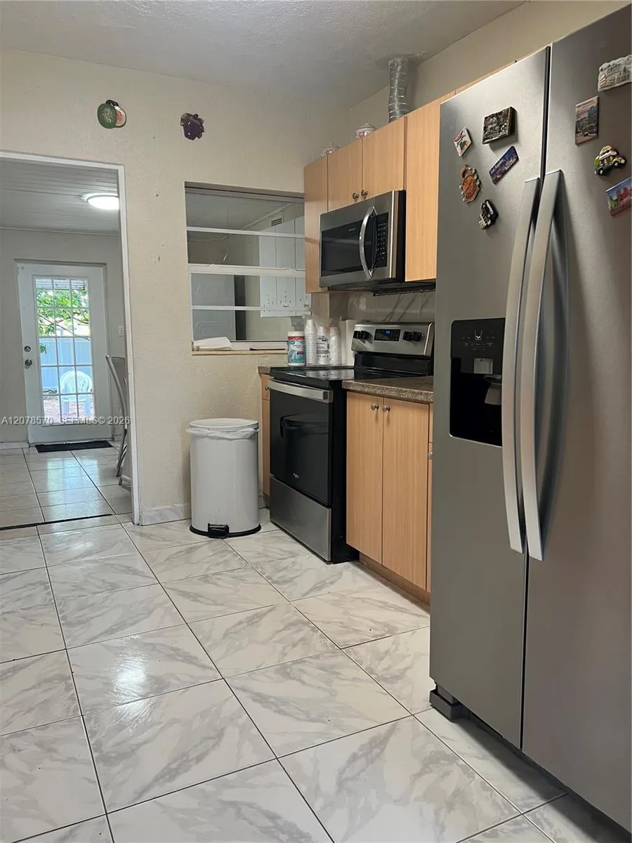 5490 W 2nd Ave Hialeah, FL 33012