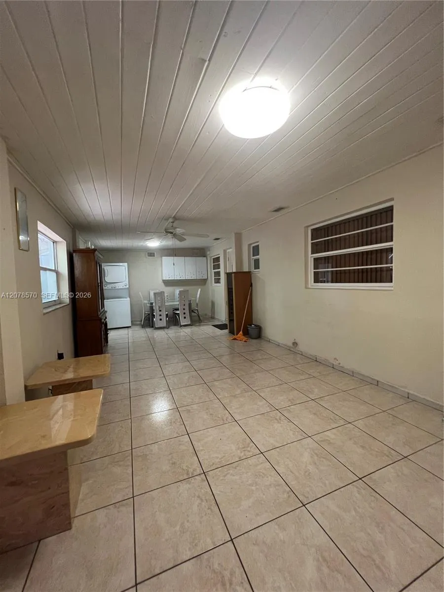 5490 W 2nd Ave Hialeah, FL 33012