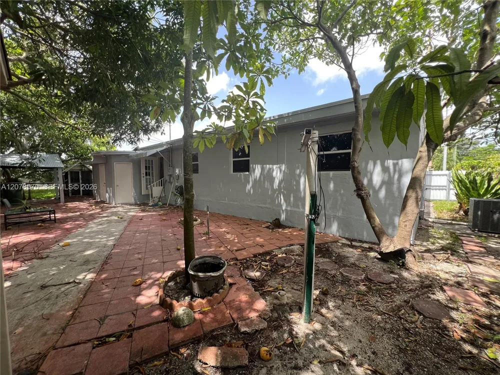 5490 W 2nd Ave Hialeah, FL 33012