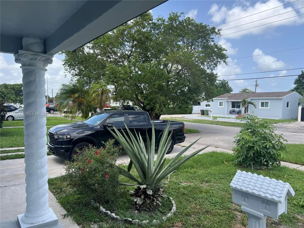 5490 W 2nd Ave Hialeah, FL 33012