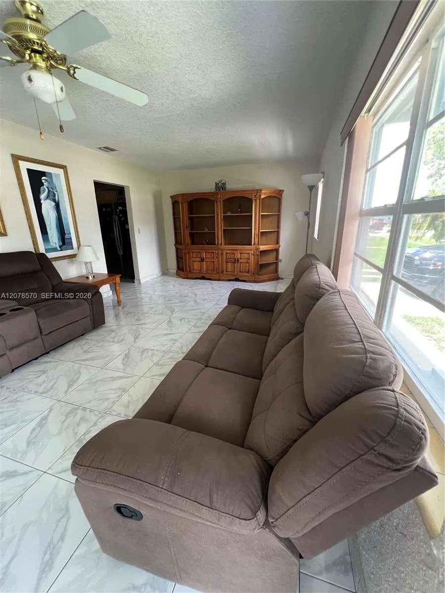 5490 W 2nd Ave Hialeah, FL 33012