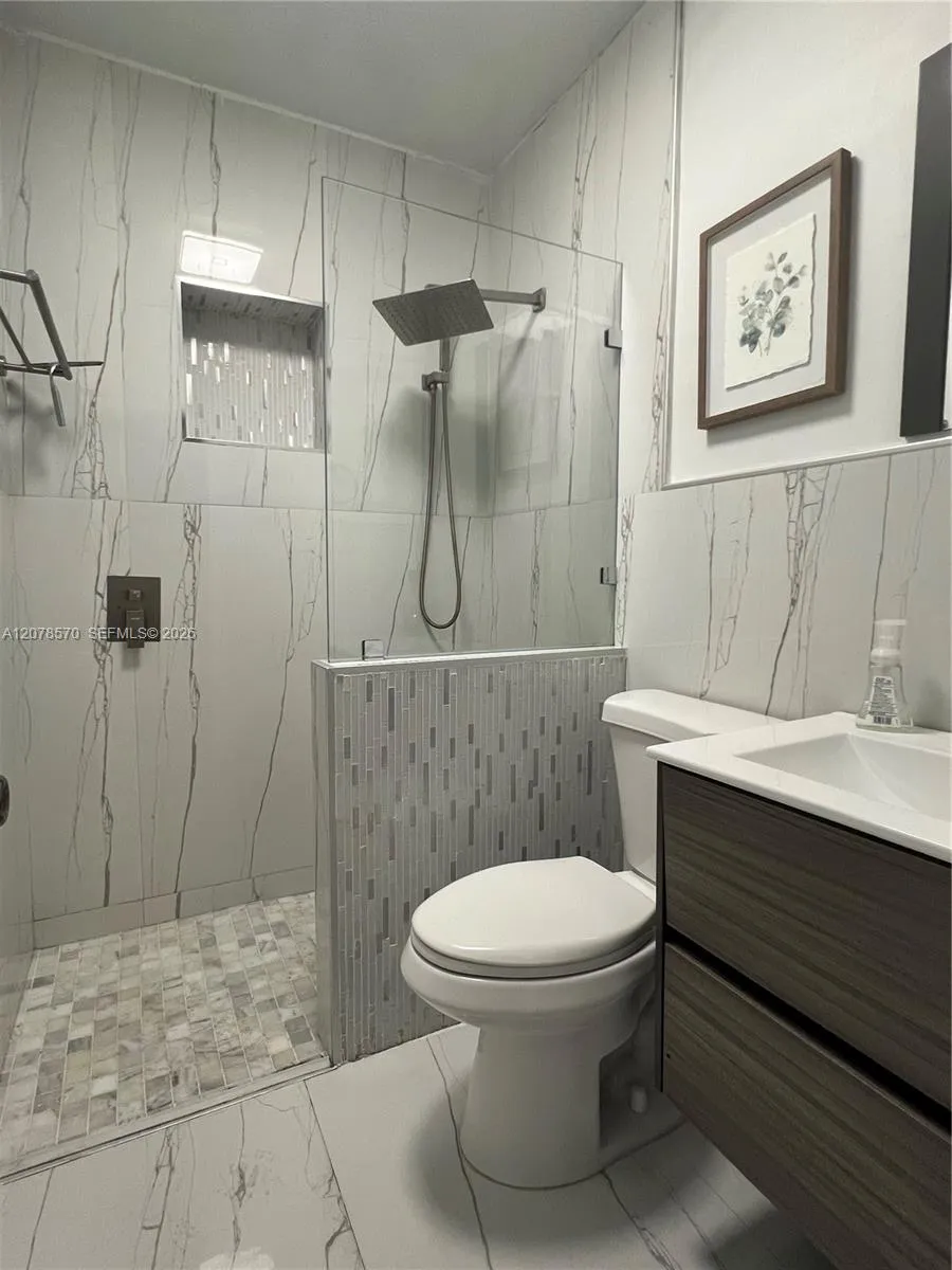 5490 W 2nd Ave Hialeah, FL 33012