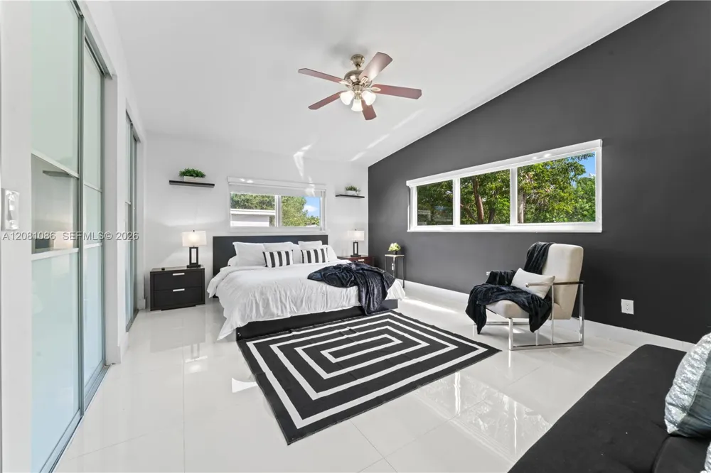 2200 NE 192nd St Miami, FL 33180