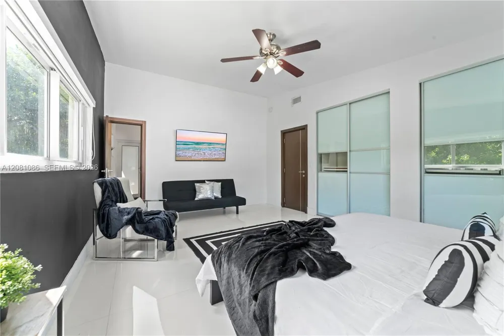 2200 NE 192nd St Miami, FL 33180
