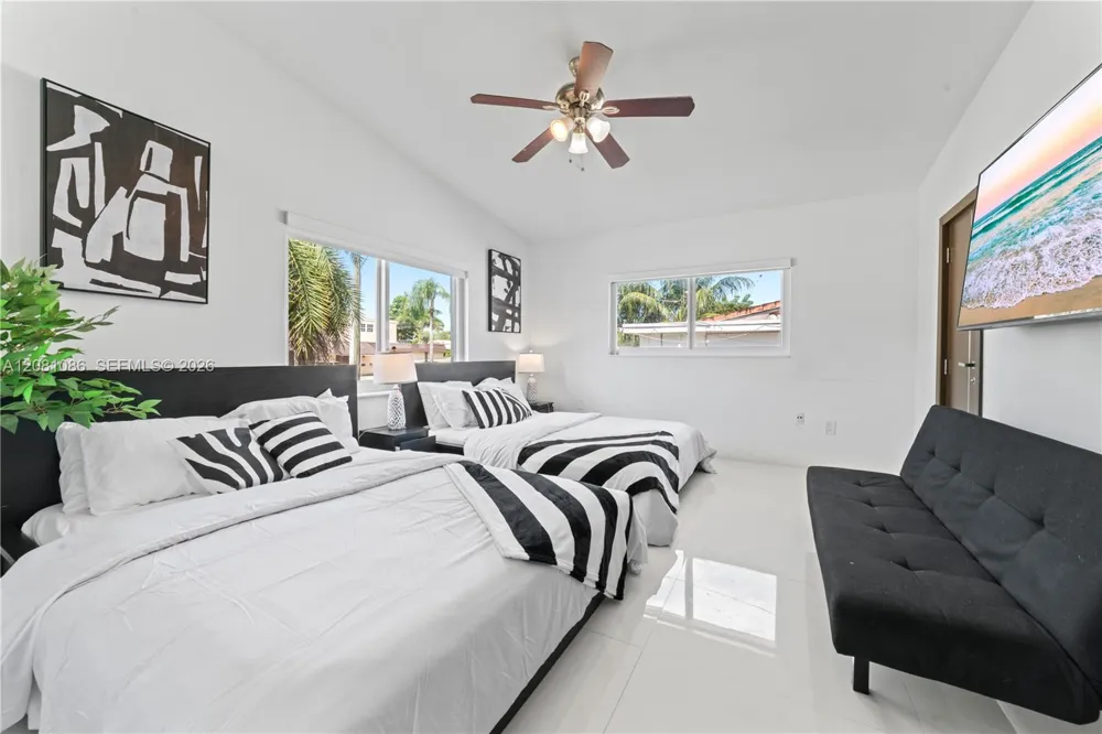 2200 NE 192nd St Miami, FL 33180