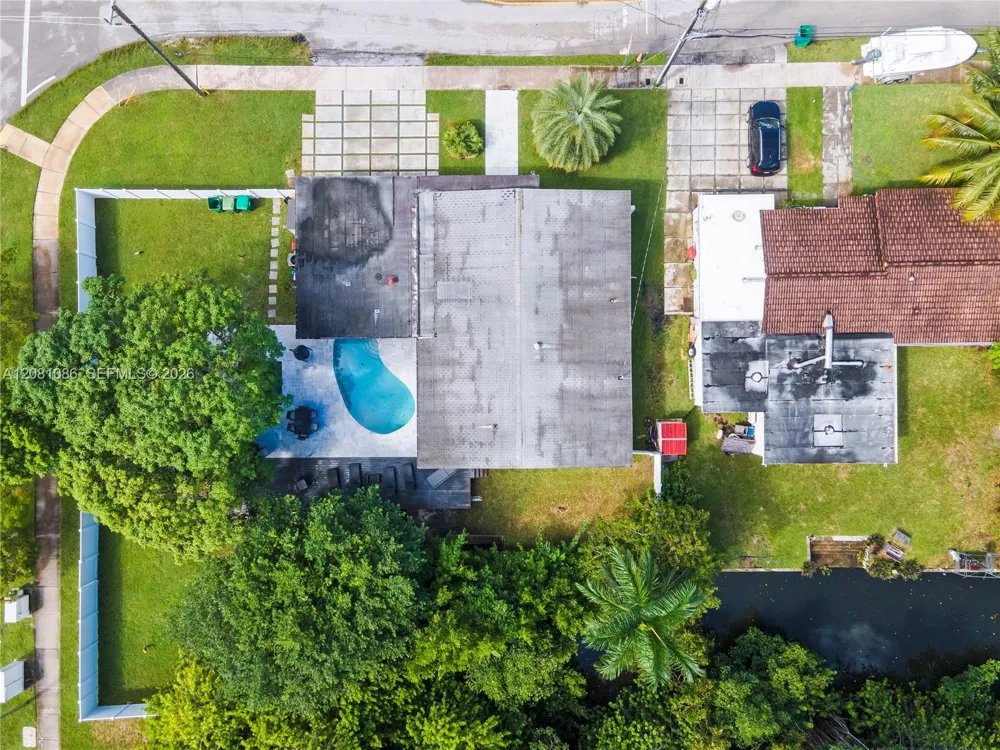 2200 NE 192nd St Miami, FL 33180