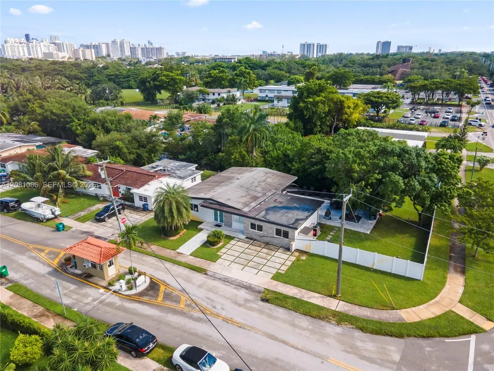 2200 NE 192nd St Miami, FL 33180