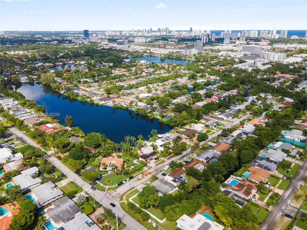 2200 NE 192nd St Miami, FL 33180