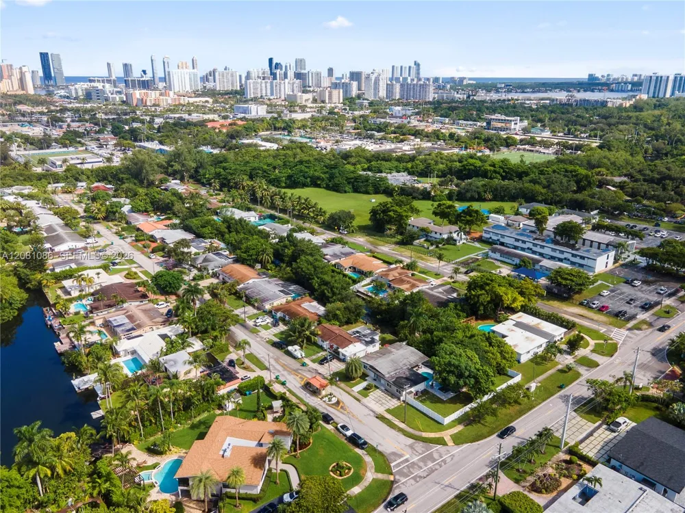 2200 NE 192nd St Miami, FL 33180