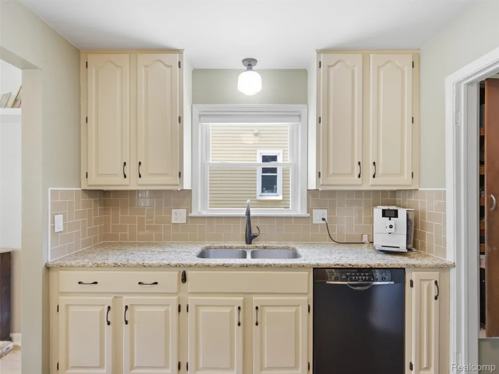 475 E Marshall Street Ferndale City, MI 48220