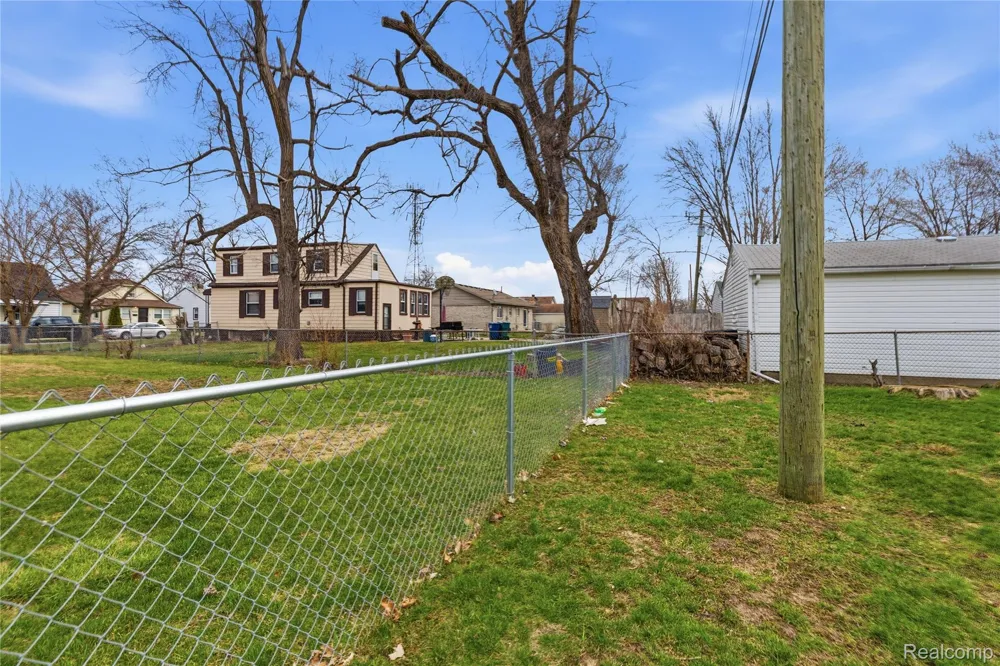 1738 Garfield Avenue Lincoln Park City, MI 48146