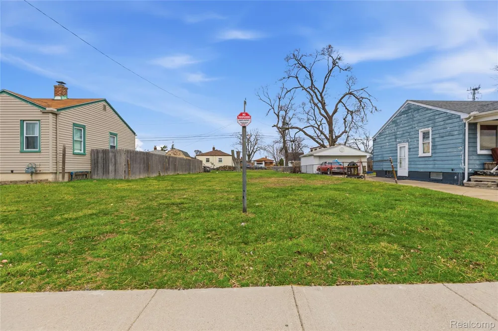 1738 Garfield Avenue Lincoln Park City, MI 48146