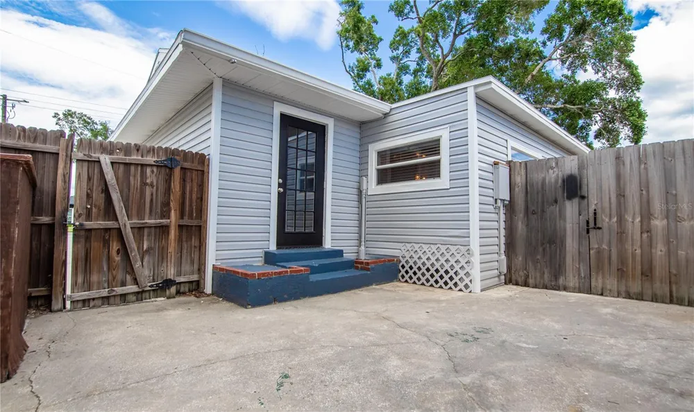 4710 W PRICE AVENUE Tampa, FL 33606
