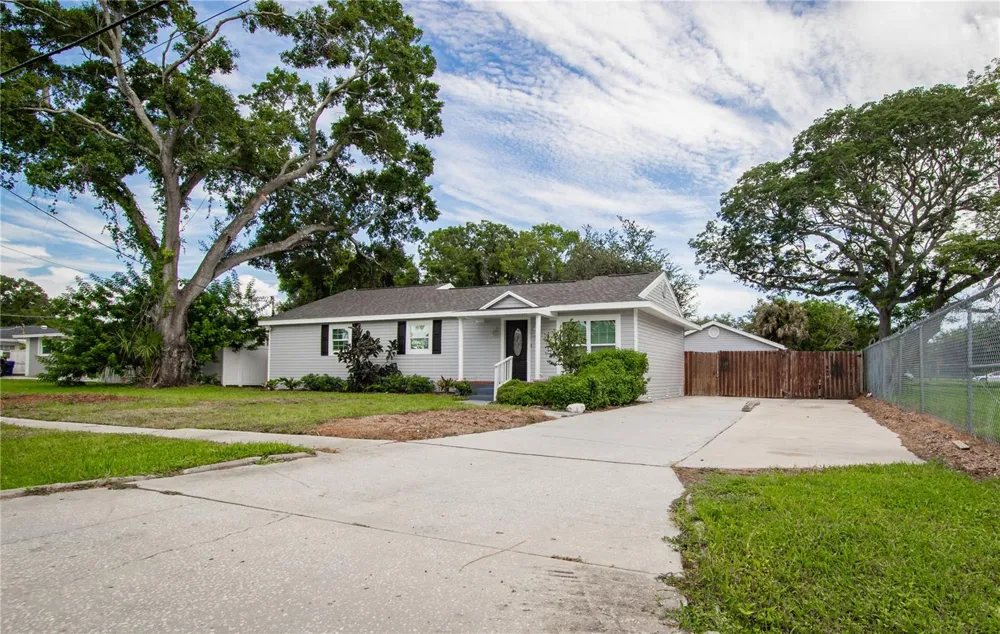 4710 W PRICE AVENUE Tampa, FL 33606