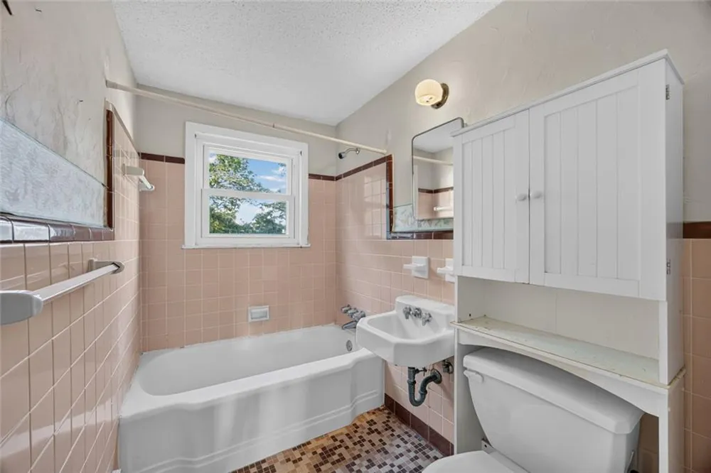 6866 Parkway Drive Lithonia, GA 30058
