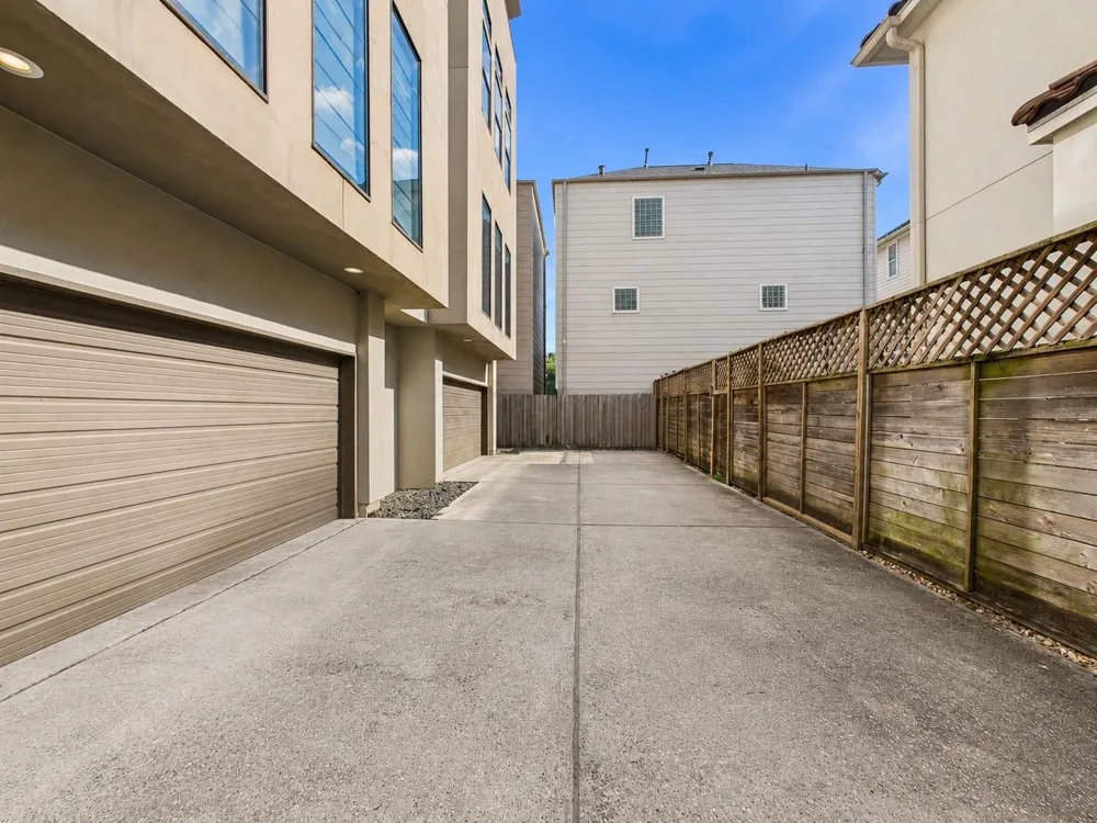 5425 Floyd Street Houston, TX 77007