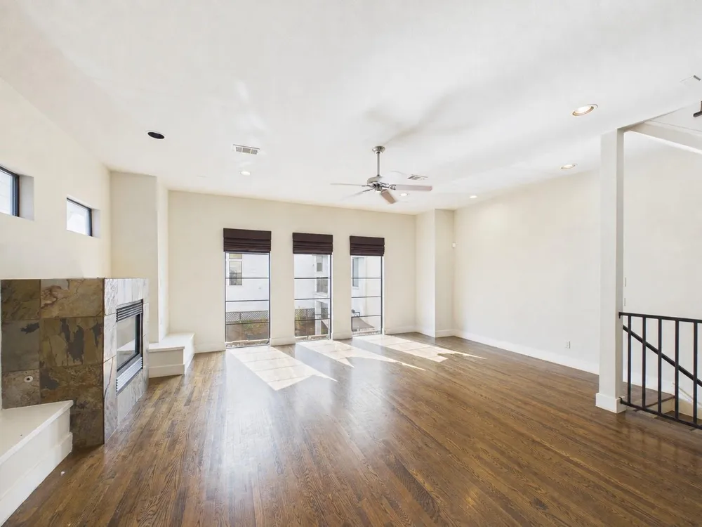 5425 Floyd Street Houston, TX 77007