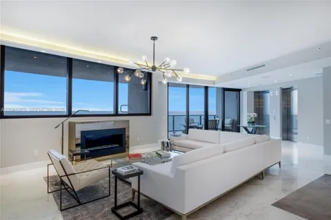 18555 Collins Ave #1505