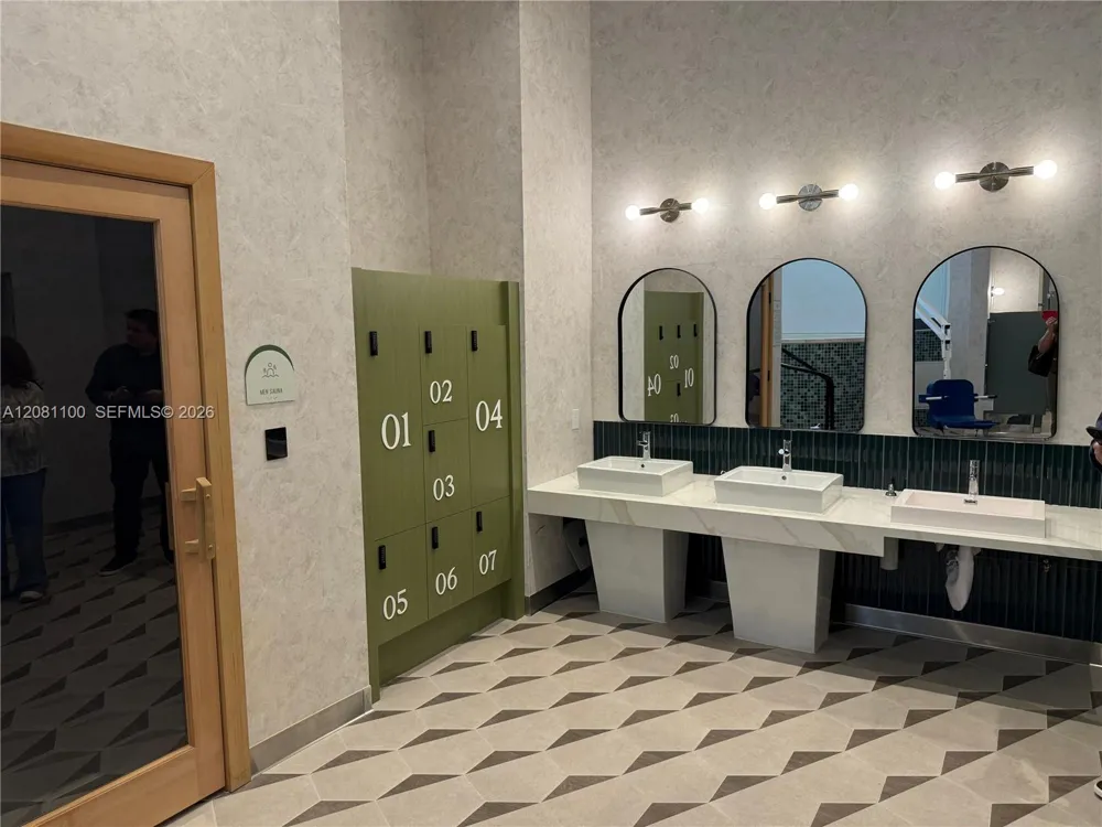 11 NE 6th St #802 Miami, FL 33132