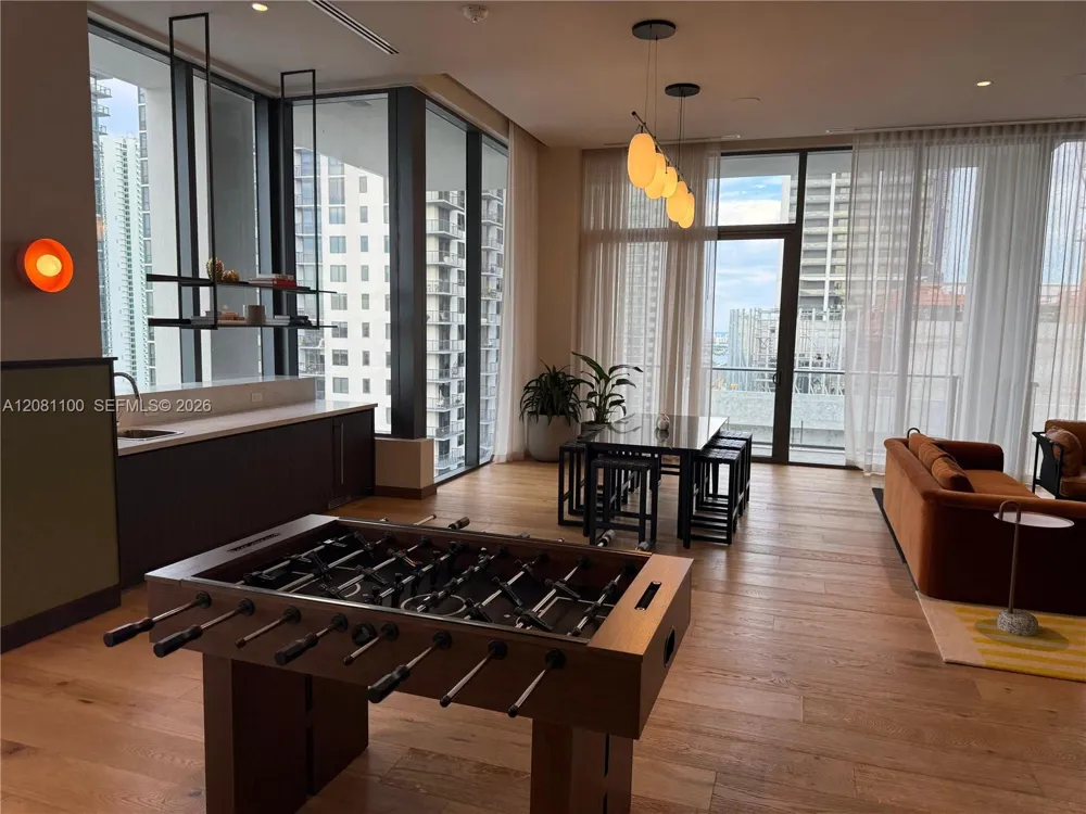 11 NE 6th St #802 Miami, FL 33132