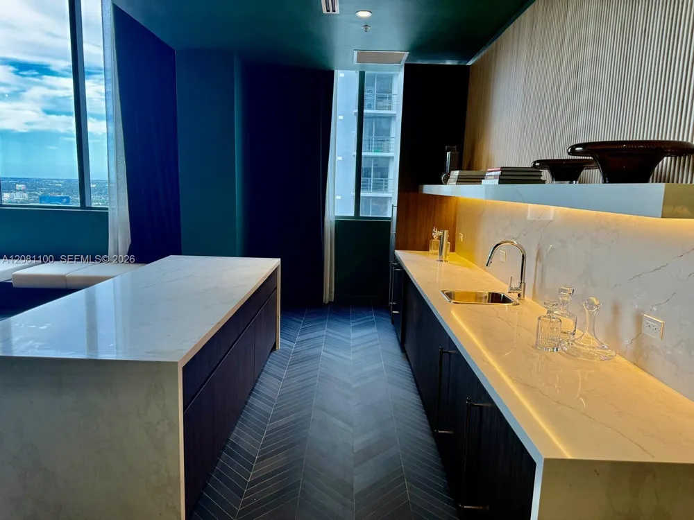11 NE 6th St #802 Miami, FL 33132