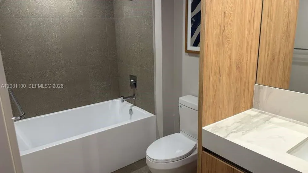 11 NE 6th St #802 Miami, FL 33132