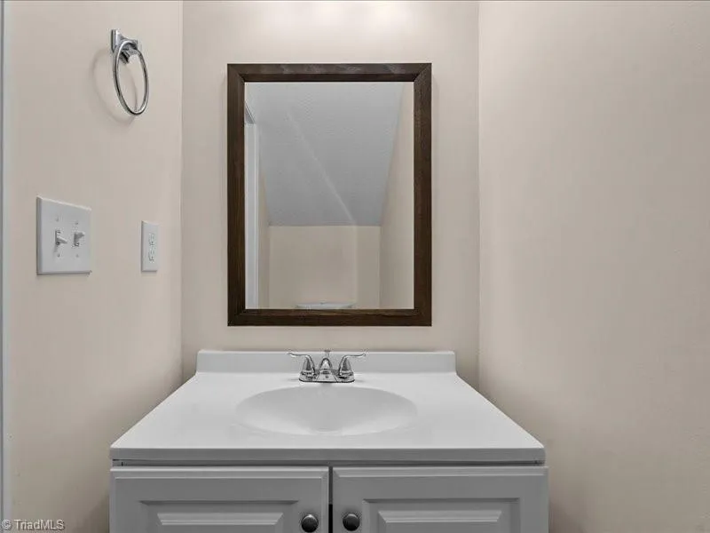 3967 Elizabeth Glen Way Jamestown, NC 27282