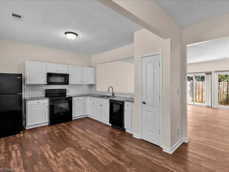 3967 Elizabeth Glen Way Jamestown, NC 27282