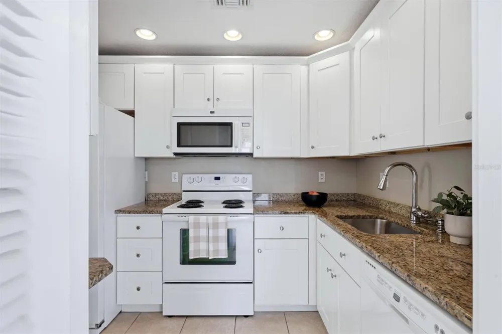 6039 CORAL WAY Bradenton, FL 34207