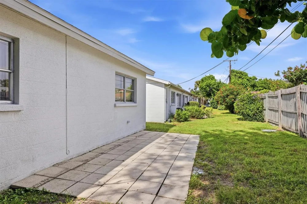 6039 CORAL WAY Bradenton, FL 34207