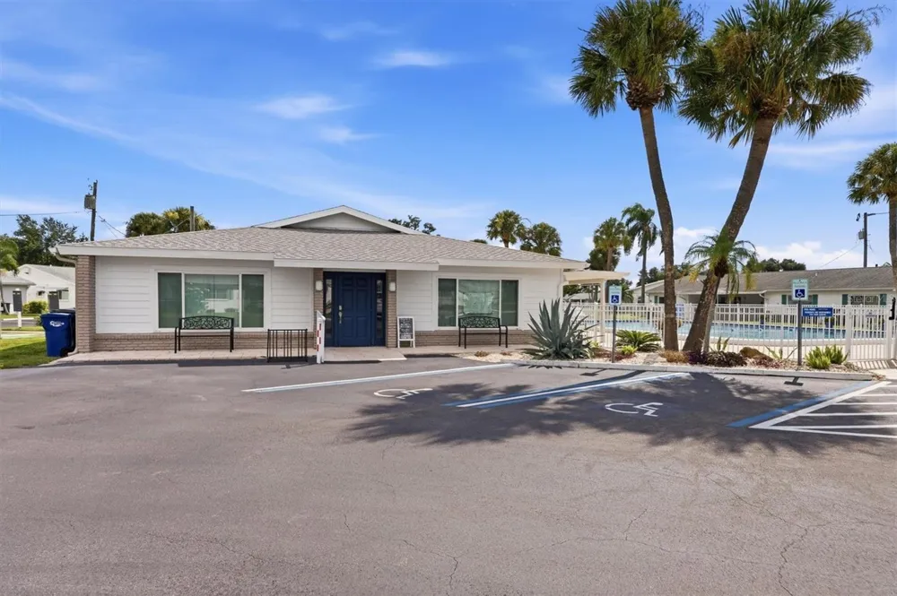 6039 CORAL WAY Bradenton, FL 34207