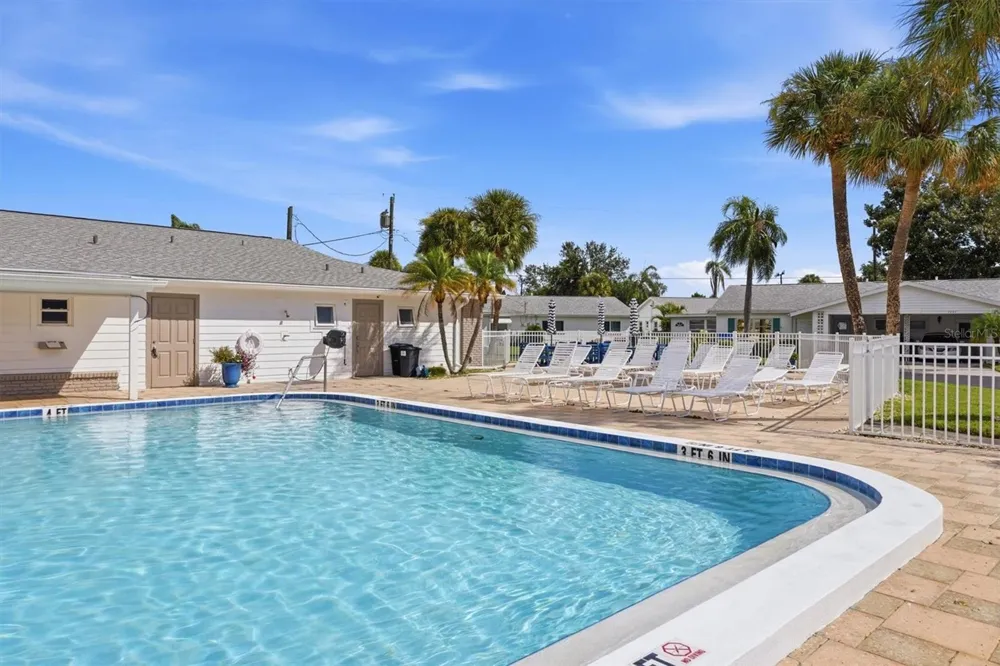 6039 CORAL WAY Bradenton, FL 34207