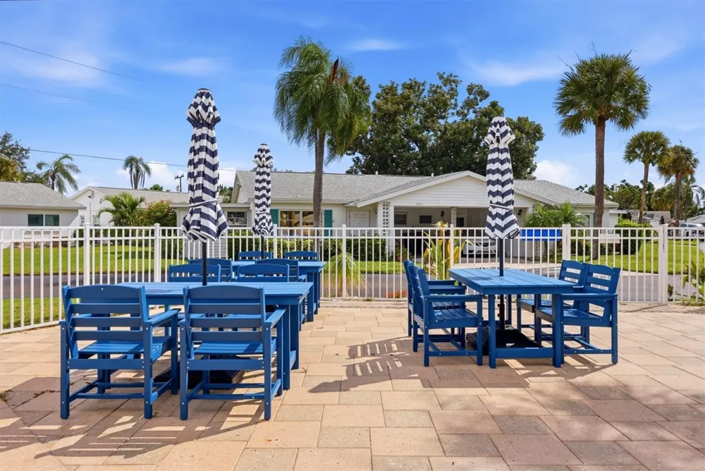 6039 CORAL WAY Bradenton, FL 34207