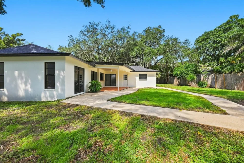 6622 GLENCOE DRIVE Temple Terrace, FL 33617